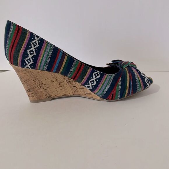 American Eagle Fabric Southwest Print Perp Toe Wedges Size 9 wide - Picture 2 of 4